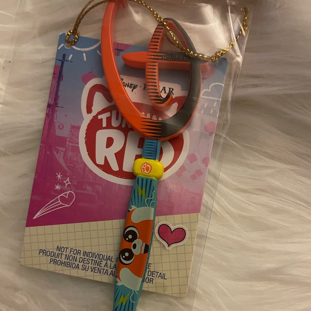Turning Red Disney Key - Picture 2 of 3